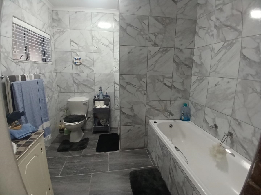 3 Bedroom Property for Sale in Dana Bay Western Cape